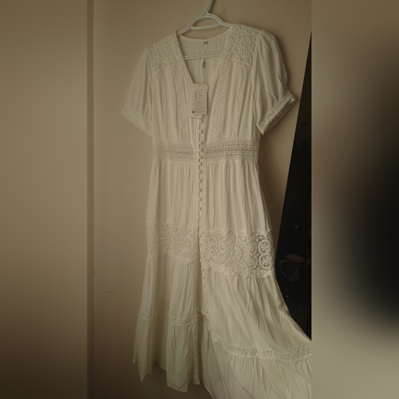 White Lace Applique mid-drift Short Sleeve Midi Dress - Picture 6 of 13